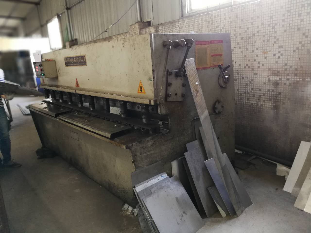 勁榮廠房設(shè)備